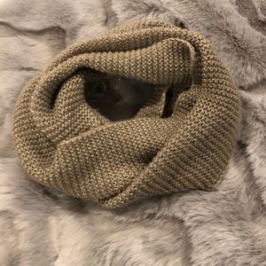 Steve Madden tan infinity scarf